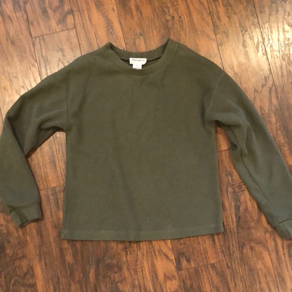 Banana republic olive green top - Picture 1 of 5